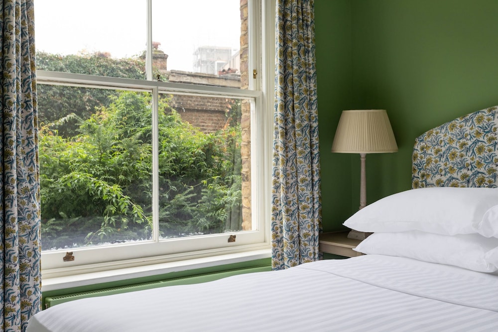Upper Addison Gardens II by Onefinestay view 2