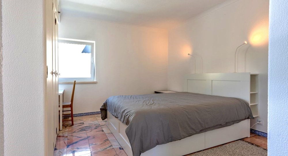 Old Village Area, Your Perfect Vilamoura Getaway, Private Pool, AC & Wifi