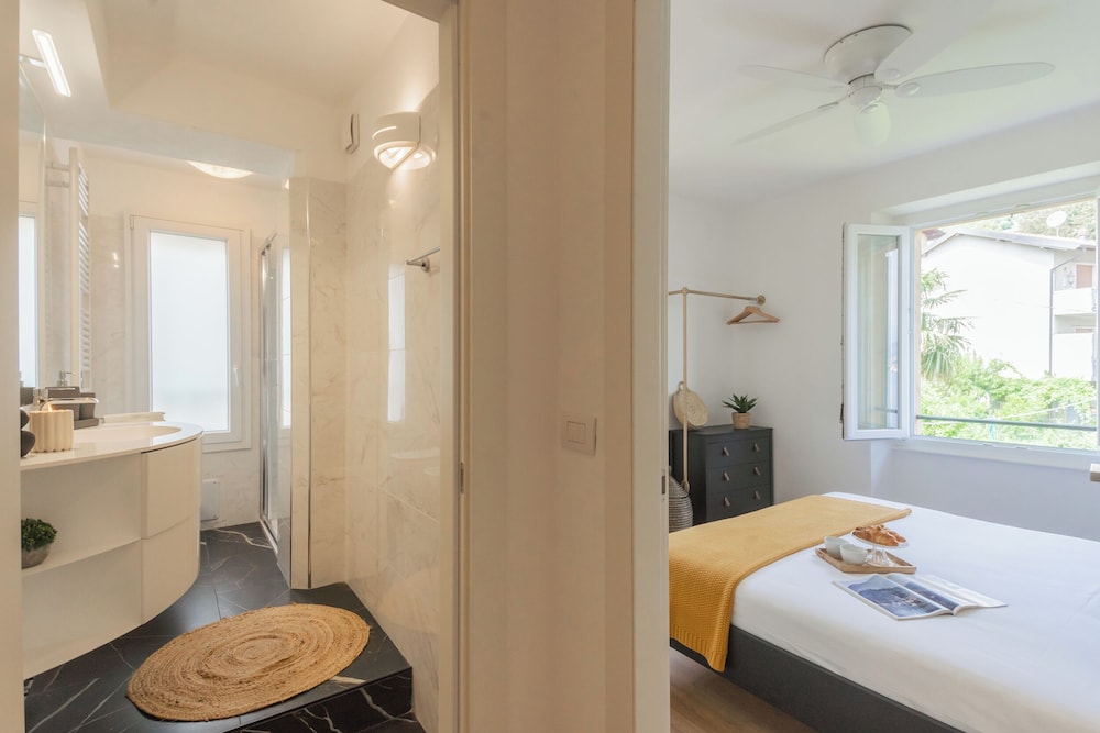 Lakeview Apartments by Rent all Como