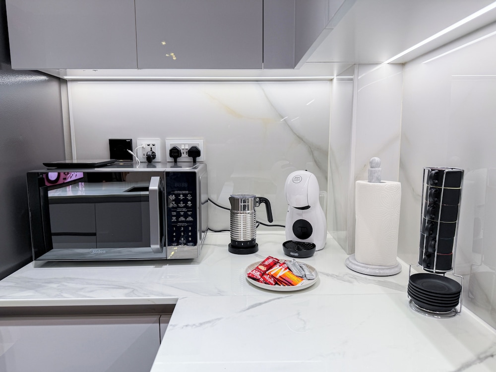 Luxury 1BR 2 Baths JVC