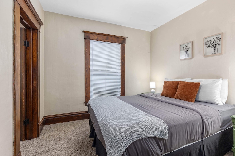 HIstoric 4 BR Near Fulton St