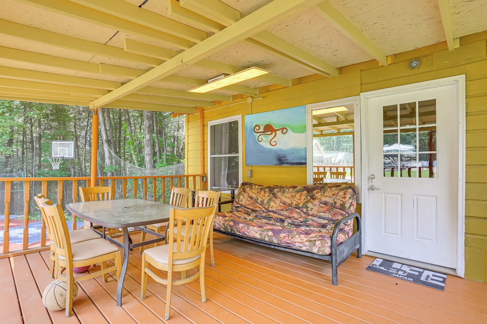 5 Mi to Marina & Raceways: Mongaup Valley Retreat!