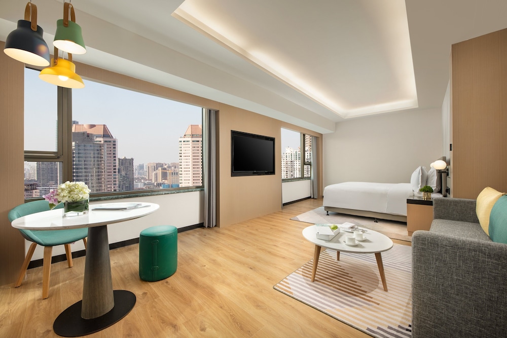 Holiday Inn Shanghai Nanjing Road by IHG 12