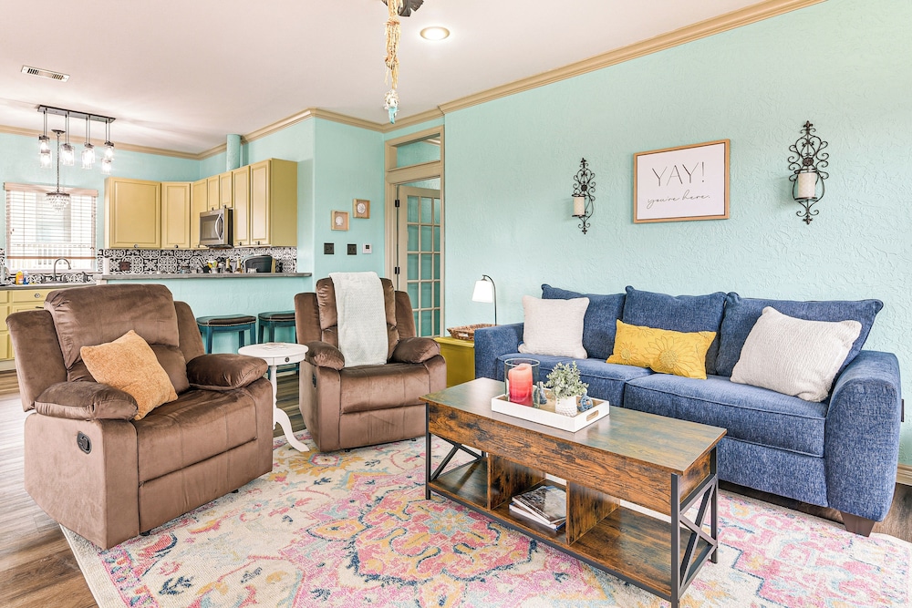Walk to the Ocean: Family Retreat in Crystal Beach