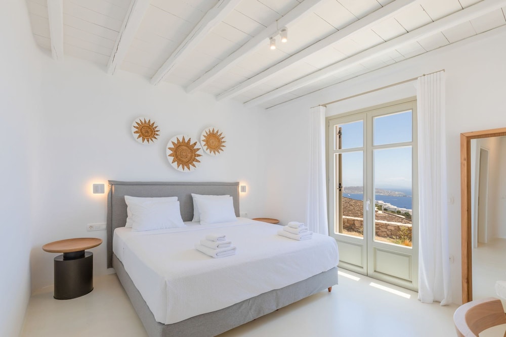 Renovated Luxury Oceanview Villa With Pool in Mykonos