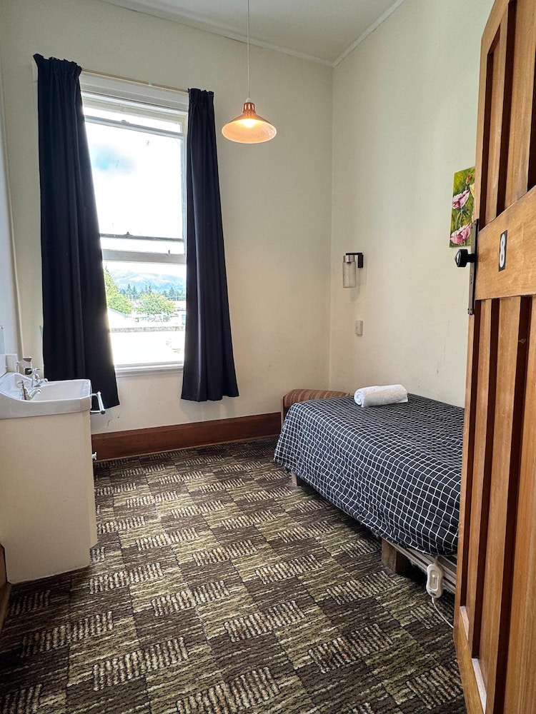 Gladstone Grand Hotel