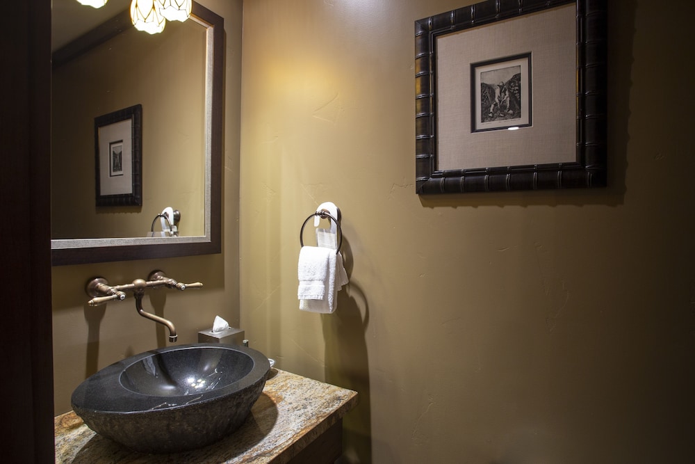 Arrowleaf Lodge at Deer Valley Resort - Two Bedroom Residence #301 2 Condo