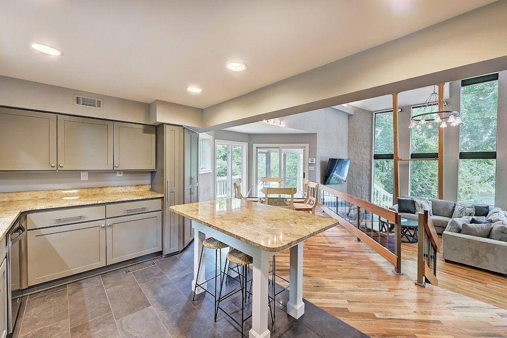 Butler Bliss by Avantstay Private Dock Views