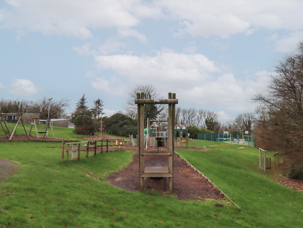 6 Manor Park