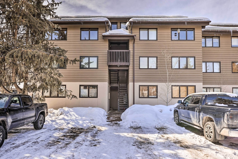 Inviting Mountain Condo w/ Balcony in Vail Valley! view 5
