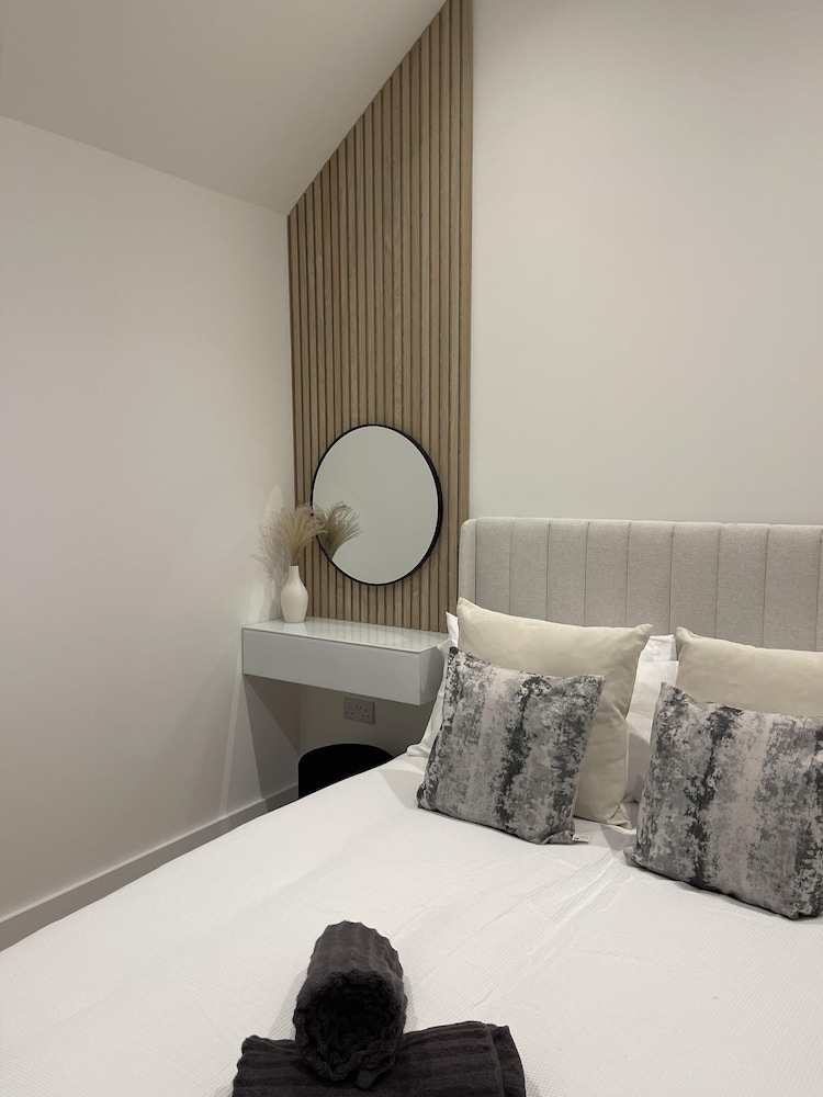 The Lodge Hideaway - Studio Style, Simple Luxury view 5