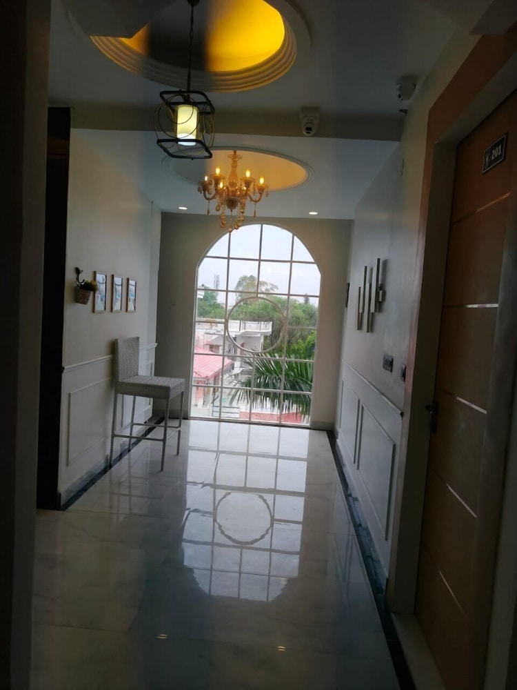 Hotel YJ Manor