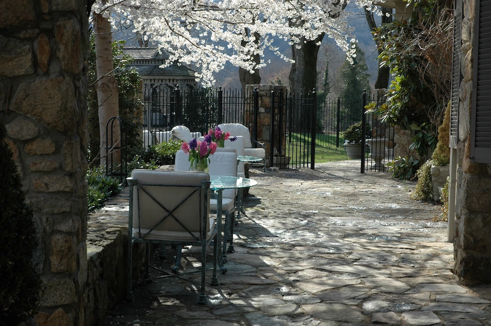 Glen Gordon Manor