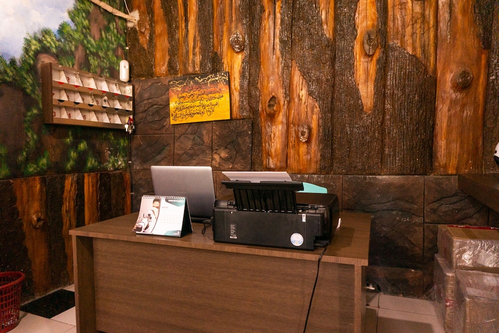 Lobby & Reception