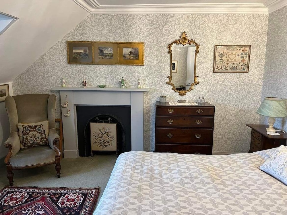 Glenaros Lodge