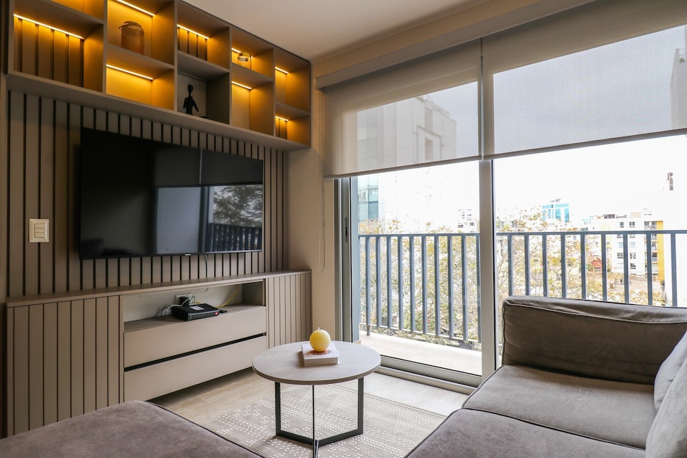 w Prestigious 3BR w Great Balcony in Miraflores