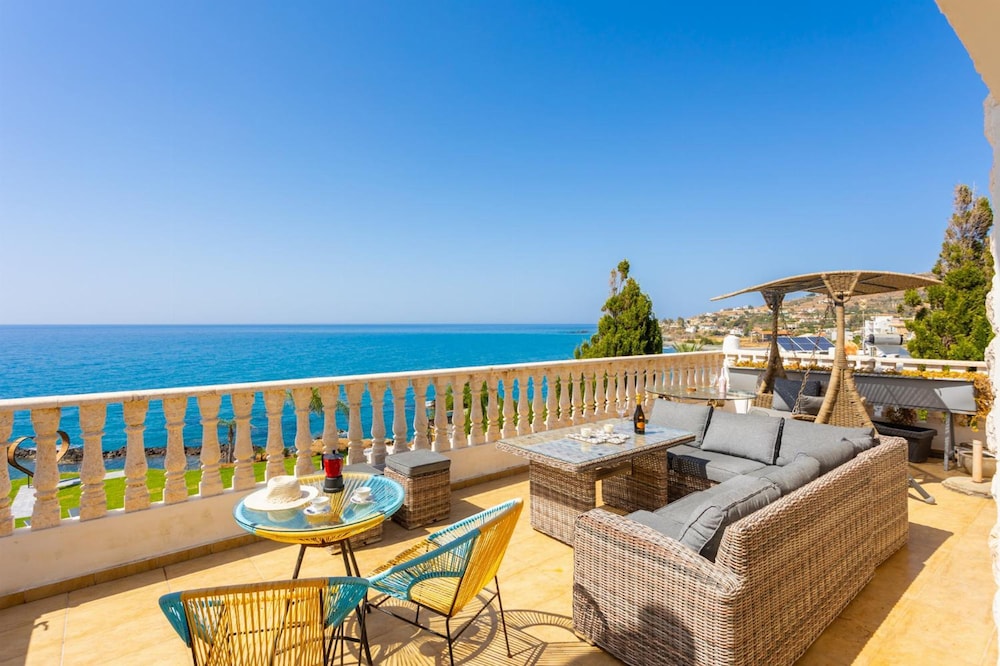 Villa Beach Heaven in Pomos