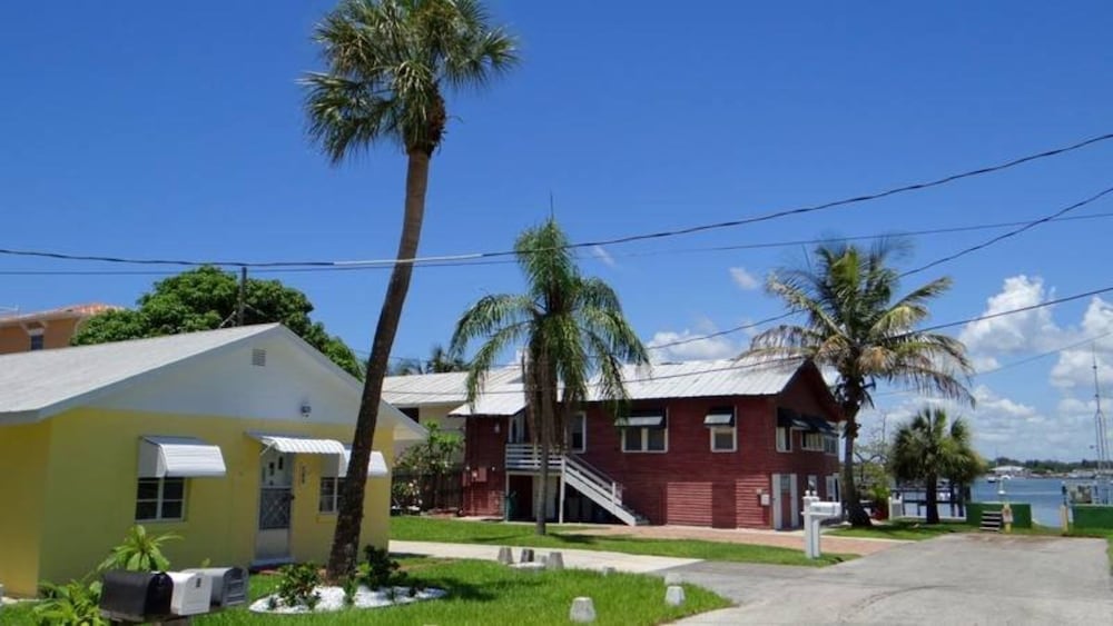 108 6th St S 2 Bedroom Home by RedAwning