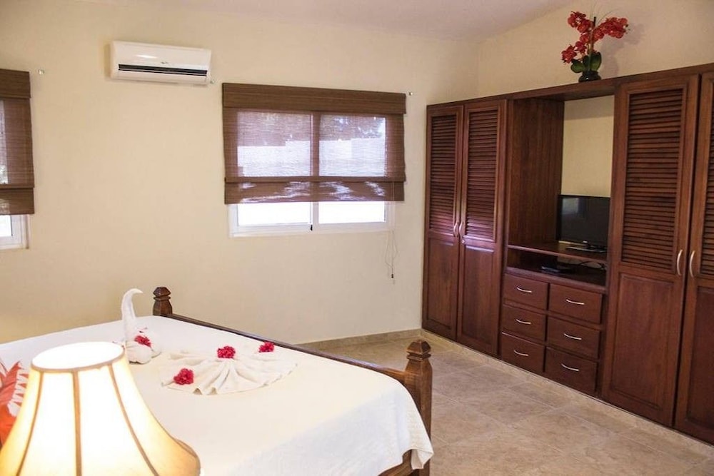 Fully Equipped 4 Bedroom Villa in Gated Community view 4