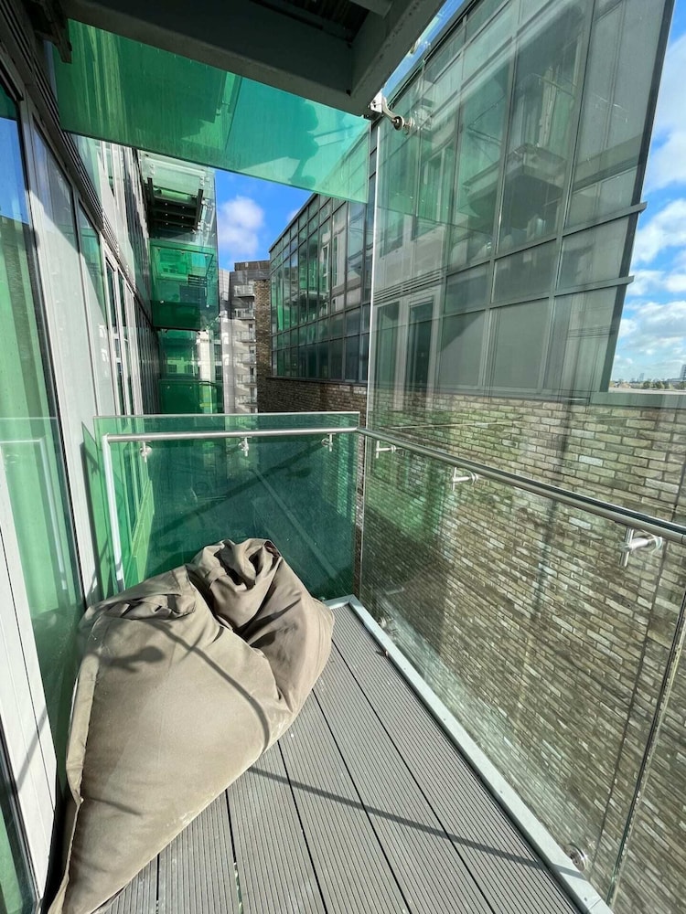 Exquisite 2BD Flat w/ Balcony, Shoreditch!