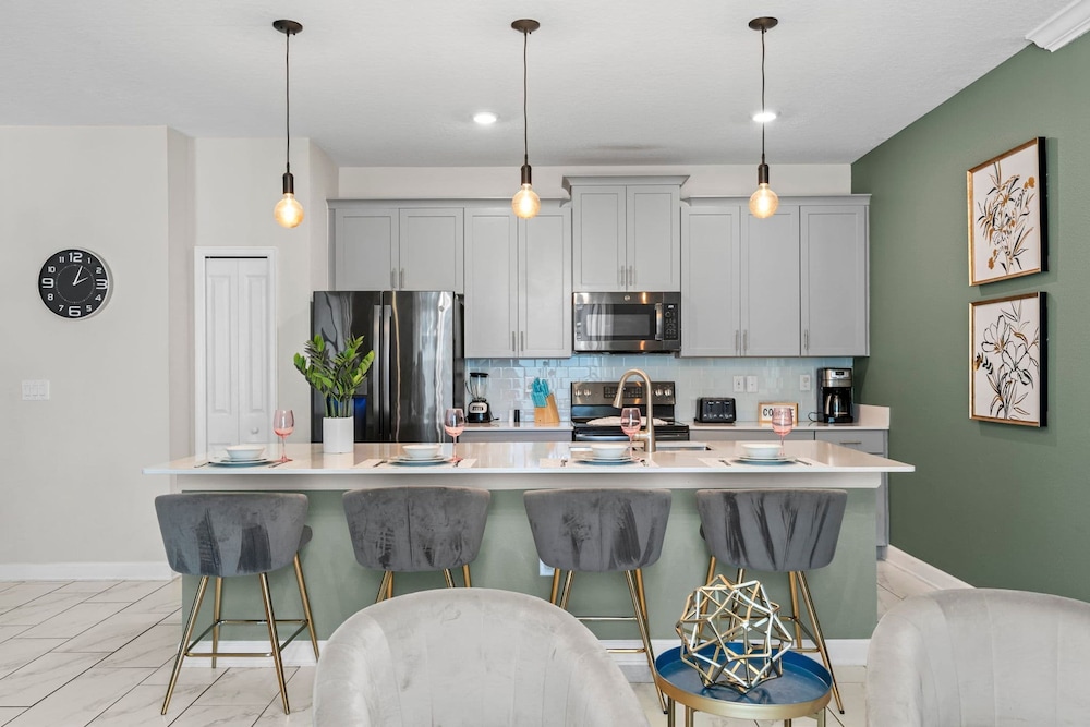 Chic 4BR Home With Mickey Star Wars Rooms