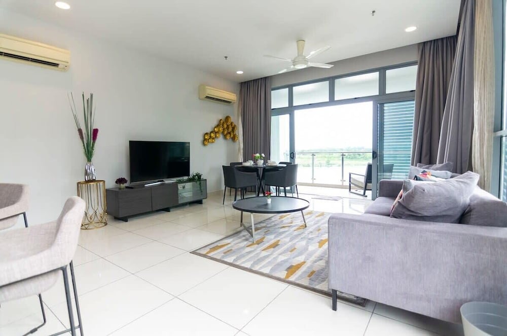 [pet-friendly] 3BR Somerset, Puteri Harbour, Legoland