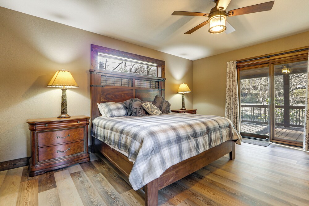 Riverfront Cabin w/ Mtn Views in Robbinsville