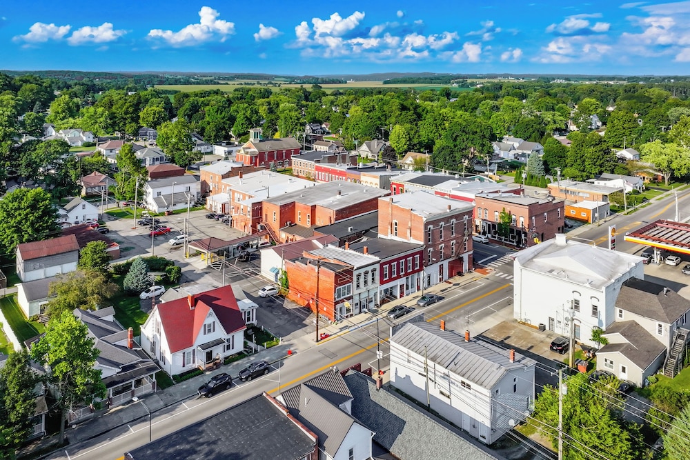 Walkable Group Getaway w/ Bikes in West Liberty!