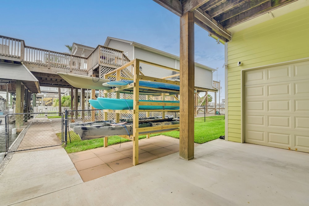 Private Dock & Kayaks: 'reel Fun in Sea Isle'