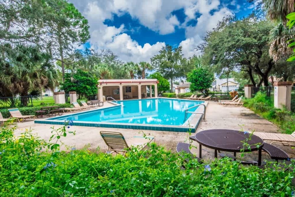 Minutes From Disney Themed 2 Bd Villa With Private Pool