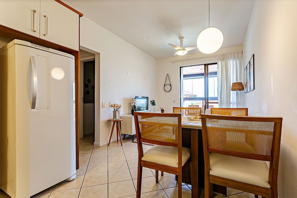 Apt w Balcony and Barbecue 260m Praia Brava Coi302