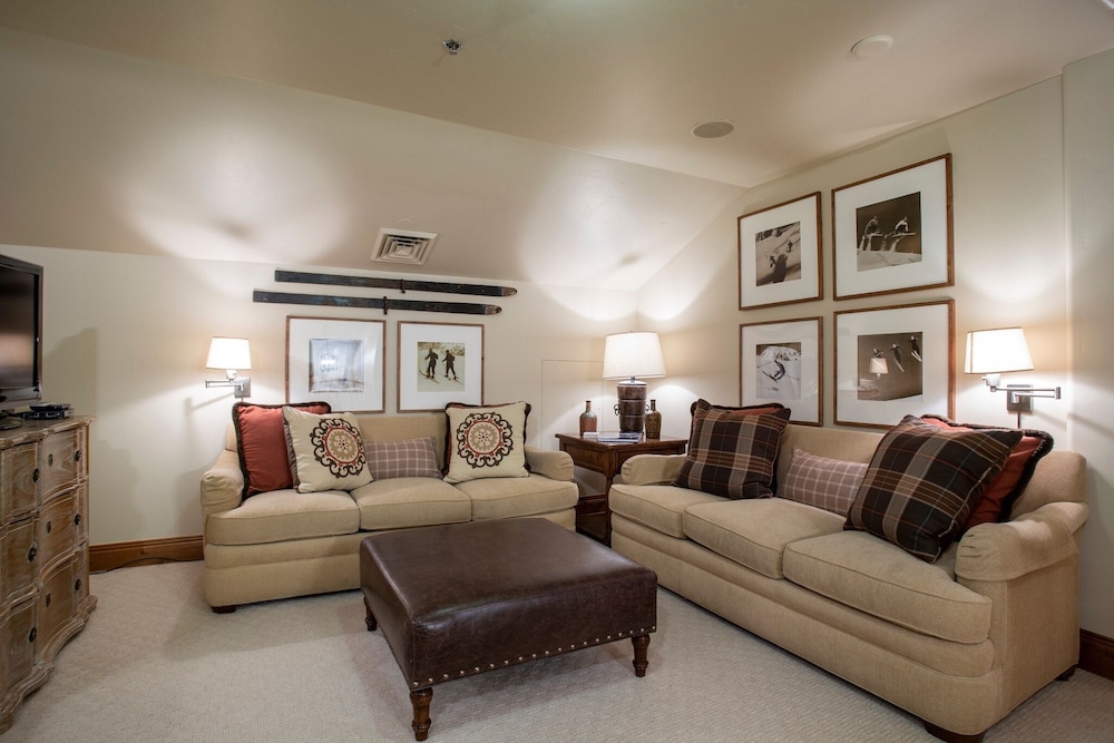 Grand Lodge - Penthouse #406 - Ski-in/out 5 Bedroom Condo
