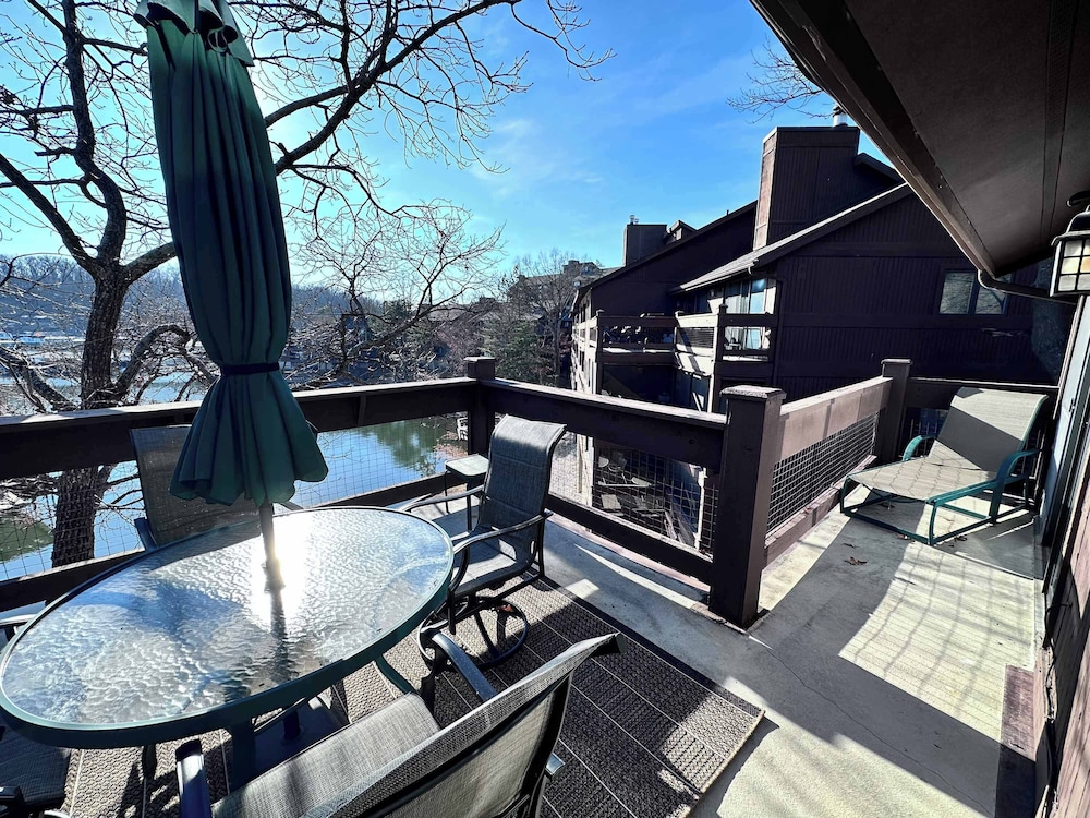 Ozark Escape - Enjoy Resort-style Fun