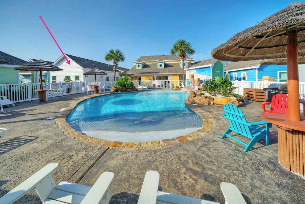 Sleeps 18 2 Beach Homes w/ 2 Pools, Playground, Covered Patios Pirates Bay