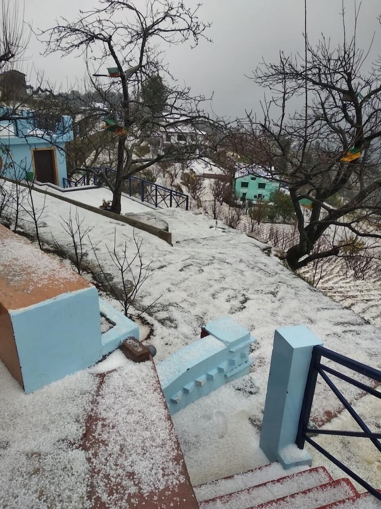 Kafal Pako Resort - Luxury Mountain View Stay in Mukteshwar
