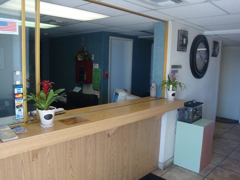 Lake Havasu City Vacations - Travelers Inn - Property Image 2