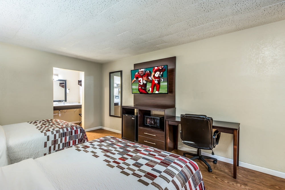 Red Roof Inn  Suites Wapakoneta - Property Image 29