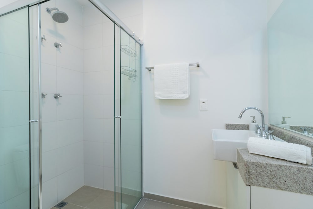 Ape C AR piscina e academia prox Allianz