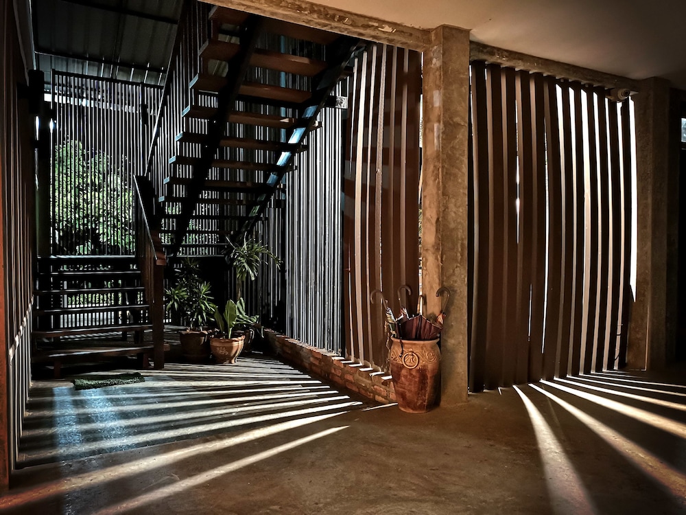Tonmai Suites