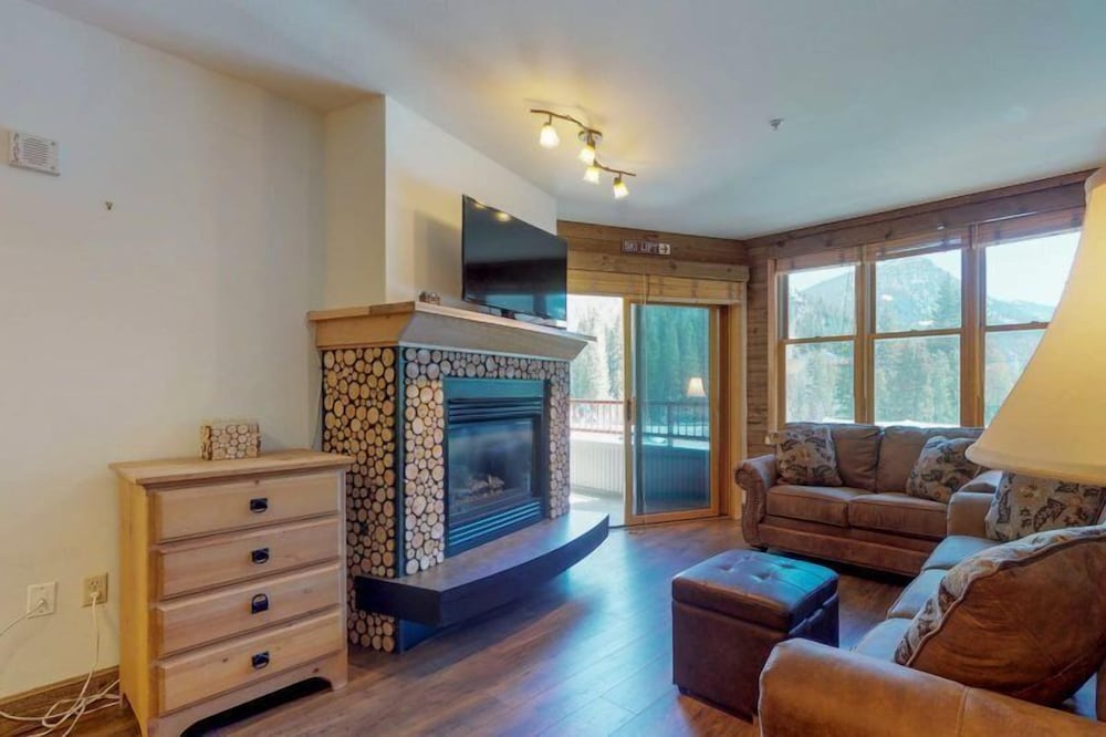 1 Bedroom Mountain Chic Condo in River Run Village Just a Short Walk to Shopping, Dining, and Skiing view 2