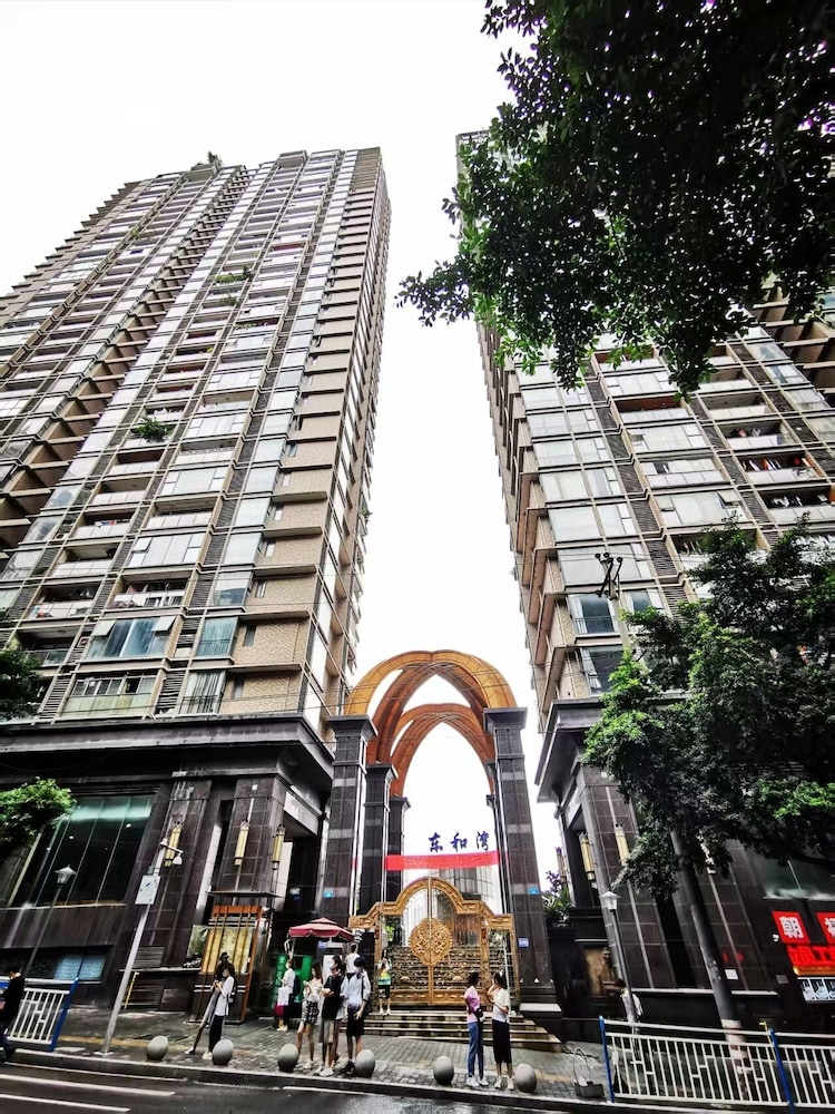 Baihong Riverview Drone Show Apartment
