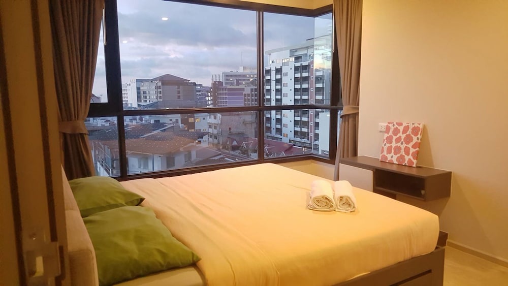 A Luxury 2 Bedrooms The Base Downtown