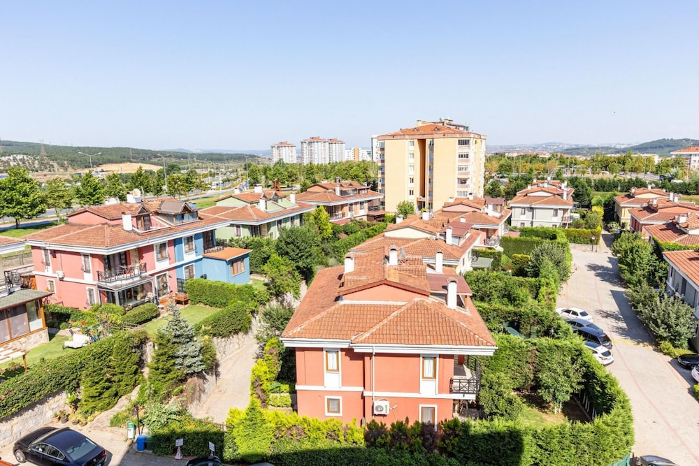 Flat With Shared Pool Near Sabiha Gokcen Airport
