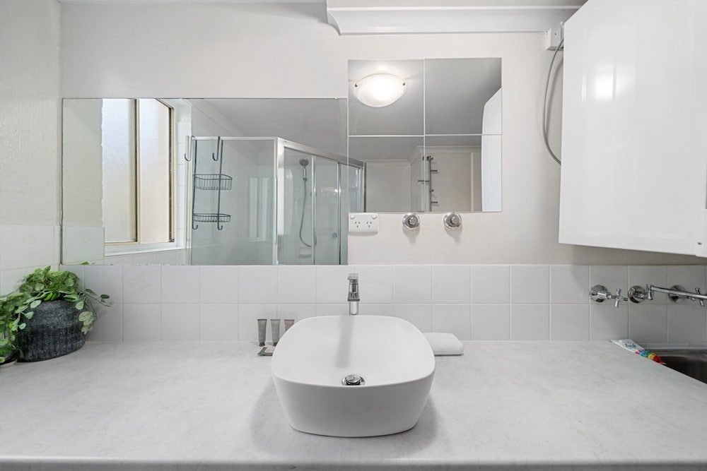 Stylish 1-bed Stay With Balcony & Study