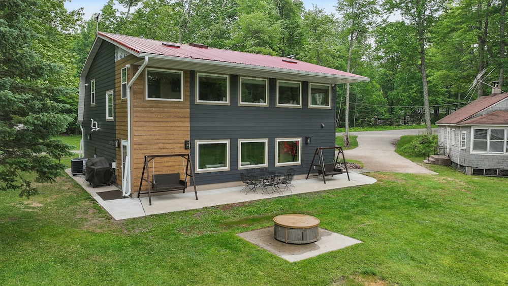 5 BR Family Hangout I Lake Views I Firepit