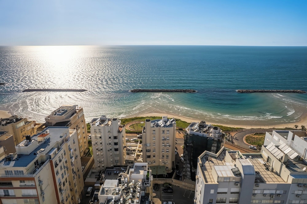 Netanya Beach Pool Studio by Sea N' Rent