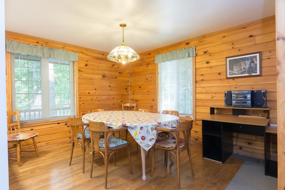 Fifth Lake Cottages