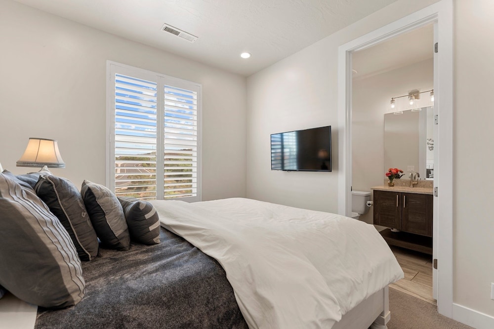 Coral Rock Vista 8 Bedroom Townhouse