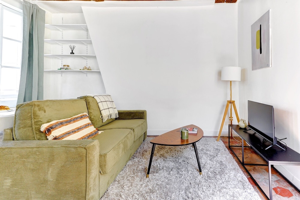 Charming 1BR Near Latin Quarter