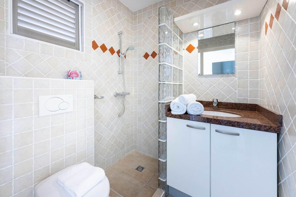 Spacious Bright Villa - Spectacular Ocean Views Private Pool